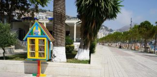 Nëse iu pëlqen një libër nga këto “shtëpia” të vogla, merreni dhe lexojeni (FOTOT)