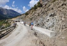 FOTOT/ Vijon puna për sistemimin dhe asfaltimin e rrugës Përmet-Çarshovë