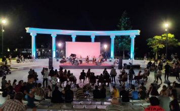 Pogradec, muzika klasike dhe qytetare “josh” publikun tek Odeoni (FOTOT)