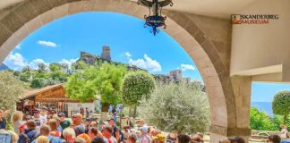 Bilanci i 2022 – Shqipëria po përjeton vitin më të mirë turistik, ja shifrat