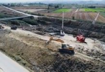 FOTOT/ I vjen në ndihmë bujqësisë e turizmit, drejt përfundimit ura në rrugën Fier-Seman