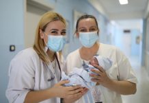 FOTO/ I lindur para kohe, Frenki lë i shëruar pas 3 muajsh maternitetin “Koço Gliozheni”