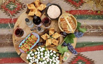 Produkte të zonës, muzikë, valle/ Festa e Roshnikut bën bashkë turistë e vendas në Berat