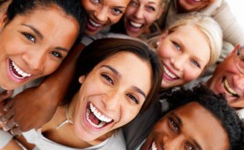 Mrekullia që fshihet pas një buzëqeshje. Mesoni si reagon truri juaj