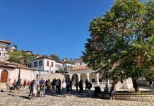 SHIFRAT/ Shtatori dhe tetori sjellin mijëra turistë në Berat