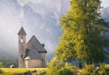 FOTO/ Simboli i Thethit, historiku i kishës që daton në 1892