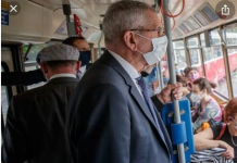 Presidenti model i Austrisë, udhëton me urban, në këmbë dhe pa roje sigurie (FOTO)