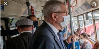 Presidenti model i Austrisë, udhëton me urban, në këmbë dhe pa roje sigurie (FOTO)