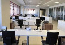 Rregullat për administratën publike/ Çfarë ndodh me lejet vjetore, oraret, kompensimin e dypunësimin