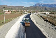 FOTOT/ Lajm i mirë! Nis asfaltimi i bypass-it të Beratit