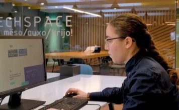 “Internet pa WiFi”/ Njihuni me Xhulian nga Durrësi që ka rrëmbyer vëmendjen e Bill Gates, u rendit e dyta në konkursin botëror