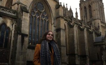 Njihuni me Donikën, vajzën nga Dibra që u diplomua në ‘Universitetin e Bristolit’ si studentja më e mirë