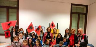 Foto dite/ Ora e parë e mësimit në klasën e gjuhës shqipe në Padova