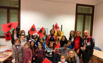 Foto dite/ Ora e parë e mësimit në klasën e gjuhës shqipe në Padova