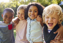 STUDIMI/ Kur fëmijët fillojnë të kuptojnë dhe vlerësojnë humorin