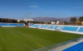 FOTOT/ Stadiumi i ri i Kukësit, përfundon shtrimi i tapetit të gjelbër