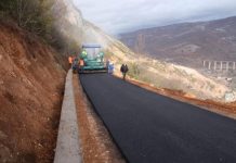 FOTOT/ Drejt përfundimit rruga e fshatit Qukës-Skënderbe