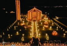 FOTOT/ Krishtlindja, fshati shqiptar zbukurohet në mënyrë madhështore nga vetë banorët