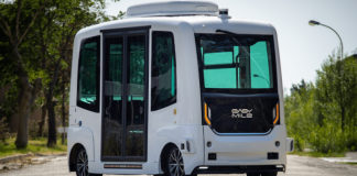 Del në rrugë autobusi i parë pa shofer në Europë