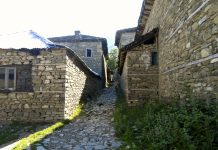 FOTOT/ Rabdishti, kryevepra dibrane e gdhendur në gur që duhet ta vizitoni patjetër