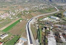 Vijon asfaltimi i unazës së re në Berat