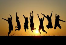 KËSHILLA – Si të rrisni humorin në mënyrë natyrale