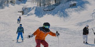FOTOT/ Destinacioni i fundjavës, pista e skive në Dardhë tërheq qindra vizitorë