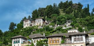 Media prestigjioze The Guardian: Turistët britanikë preferojnë Shqipërinë
