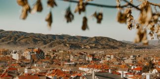 FOTO/ Korça shkëlqen, restaurohen 80 banesa të vjetra