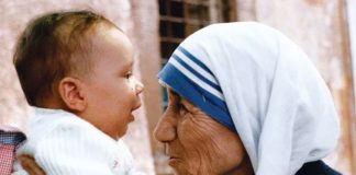 Si e mori Nënë Tereza shtetësinë shqiptare, si sot 32 vjet më parë