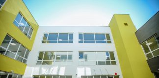 FOTOT/ Mjedis i ri për 477 nxënës, hap dyert shkolla “Haxhi Qira” në Borizanë