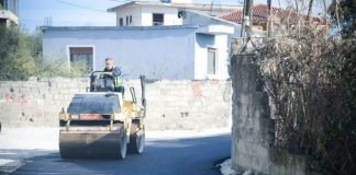 FOTOT – Rehabilitohen rrugët e brendshme të Elbasanit