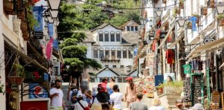 FOTOT/ Mbi 90 mijë turistë vizituan Gjirokastrën gjatë vitit 2021