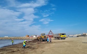 FOTOT/ Pastrohet plazhi, Durrësi gati për sezonin e ri turistik