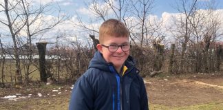 Historia frymëzuese e Erdenit nga Dibra, djali që sfidoi Sindromën Down