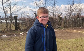 Historia frymëzuese e Erdenit nga Dibra, djali që sfidoi Sindromën Down