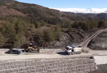 FOTOT/ Vijojnë punimet në aksin rrugor Korçë-Ersekë, qytetet afrohen me 20 minuta