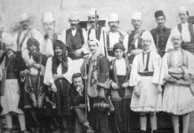 FOTO e rrallë/ Trupa e Teatrit të Korçës më 1909