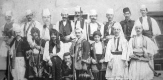 FOTO e rrallë/ Trupa e Teatrit të Korçës më 1909