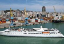 FOTO/ “Bukuroshja e Adriatikut”, kroçera e parë për këtë sezon turistik në Durrës