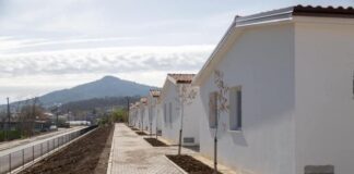 FOTOT/ Përfundojnë banesat e reja edhe për 49 familje në Zall-Herr