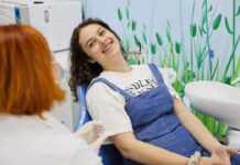 Shkollat do pajisen me dentistë, nis zbatimi i programit në Tiranë. Hapen 10 kabinete të reja dentare