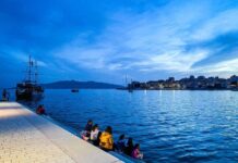 Nis sezoni/ Kroçera me 150 turistë amerikanë dhe francezë mbërrin në Sarandë