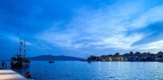 Nis sezoni/ Kroçera me 150 turistë amerikanë dhe francezë mbërrin në Sarandë