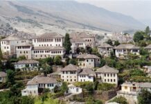Turizmi në Gjirokastër, vijon puna për parkimin nëntokësor prej 300 vendesh