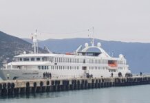 Kroçera “La Belle De L’Adriatique” sjell dhjetëra turistë francezë në Vlorë