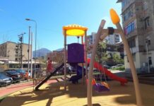 FOTOT/ Tiranë, një kënd i ri lojërash i shtohet kryeqytetit