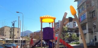 FOTOT/ Tiranë, një kënd i ri lojërash i shtohet kryeqytetit