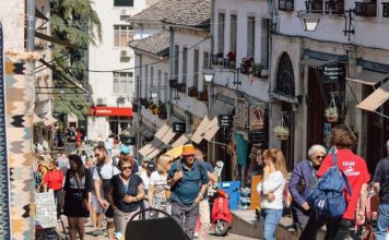 Turistët shpenzuan mbi 400 milionë euro në Shqipëri në 3 muaj
