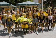 FOTOT/ Bletët vallëzojnë në qytet, Korça feston festën e mjaltit